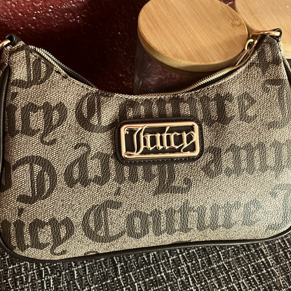 Juicy statement shoulder bag